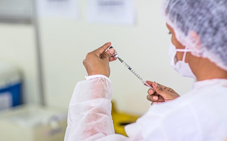 Faixa etária de vacinação contra a Covid-19 em Arapiraca é reduzida para 38 anos