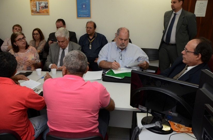 Secretária explica que pagamento a hospitais ocorre após auditoria
