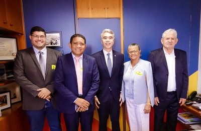 Reunião com deputado Rafael Brito fortalece investimentos em Educação e Infraestrutura em Palmeira