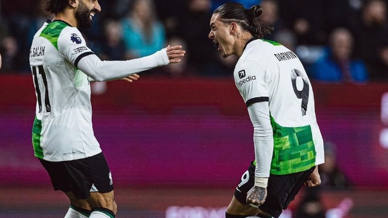Liverpool volta a vencer, faz 2 a 0 no Burnley e dorme na liderança do Inglês