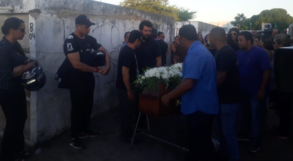 SEPULTAMENTO PROFESSORA / Foto: Cláudio Rocha - TV Atalaia