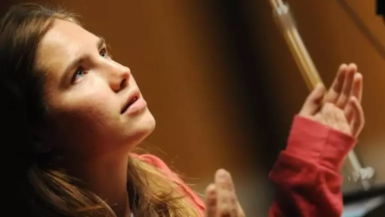 Após 15 anos, Amanda Knox retorna a tribunal onde foi absolvida por morte de britânica