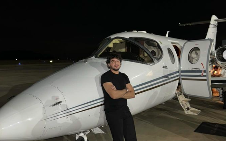 Nattan celebra compra de aeronave para 8 passageiros; veja outros famosos que possuem jatinhos