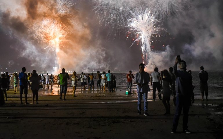 Réveillon foi comemorado com restrições em todo o mundo