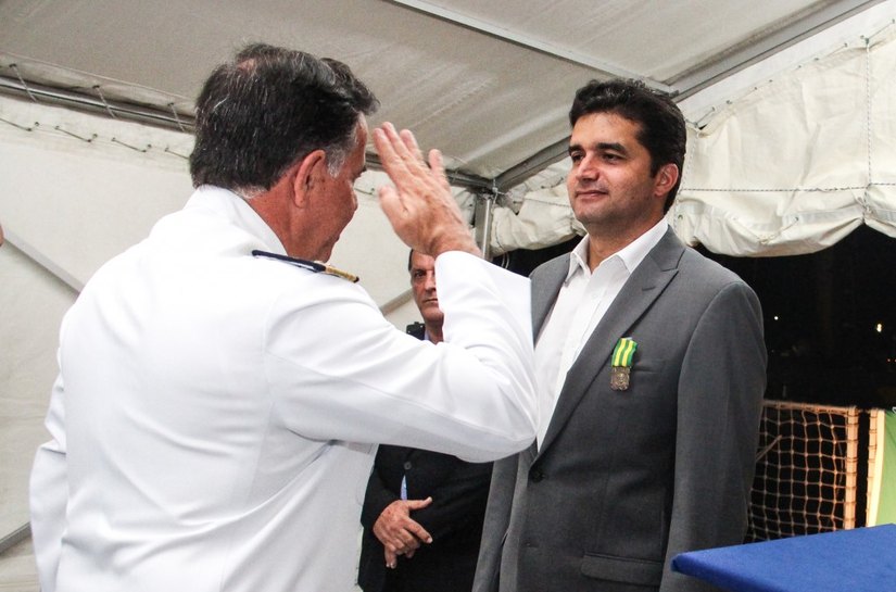 Marinha homenageia Rui Palmeira com a Medalha do Mérito Tamandaré