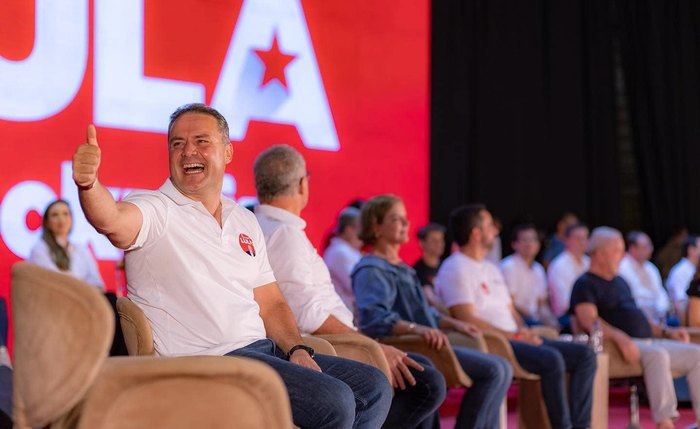 Renan Filho durante campanha em favor de Lula
