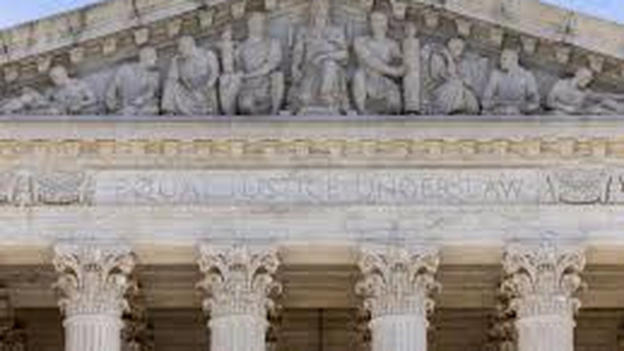 Suprema Corte dos EUA examinará lei que proíbe tratamento hormonal para menores transexuais no Tennessee