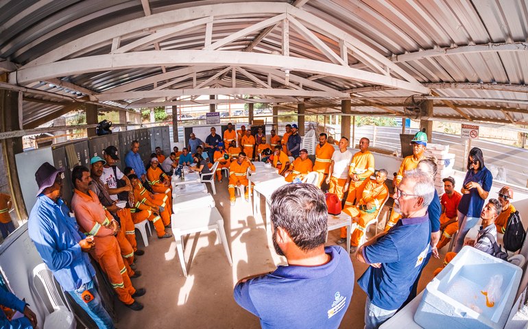 Renasce Salgadinho: palestra com funcionários da obra aborda temática socioambiental