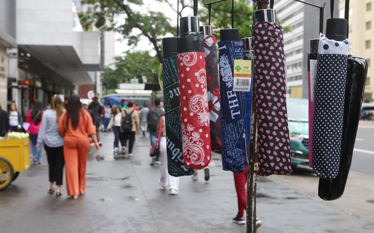 Frente fria chega a São Paulo a partir de segunda com chuvas e ventos