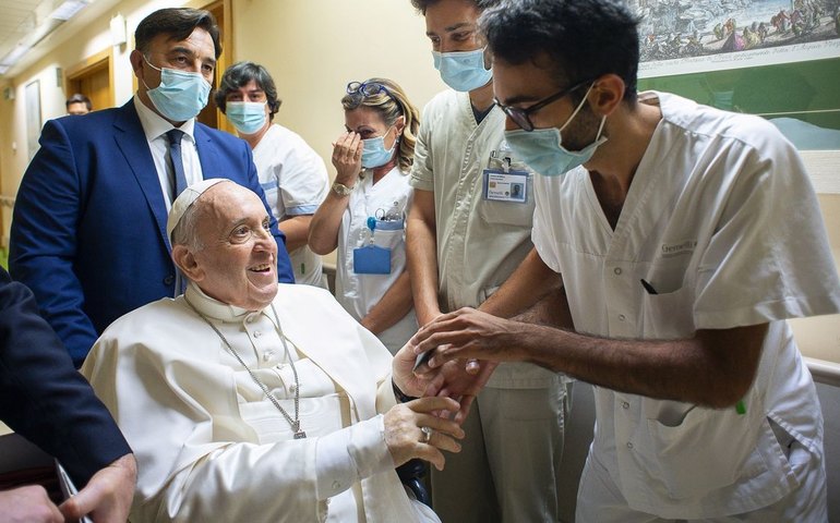 Papa deverá ter alta neste sábado