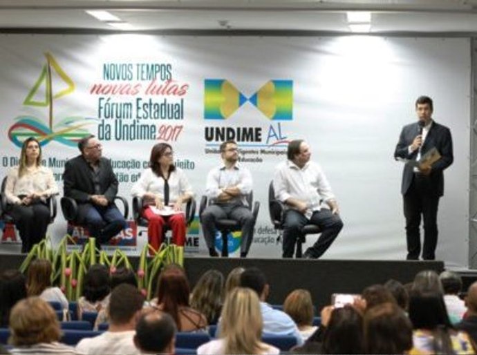 Presidente da AMA é homenageado e destaca papel da Undime em Alagoas