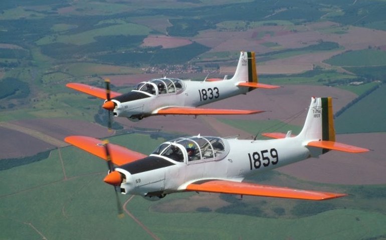 Aeronaves da FAB se chocam durante voo de instrução em Pirassununga