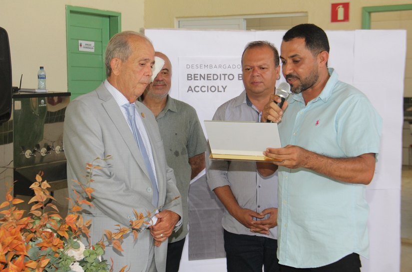 Celyrio Adamastor é homenageado em escola de Igaci
