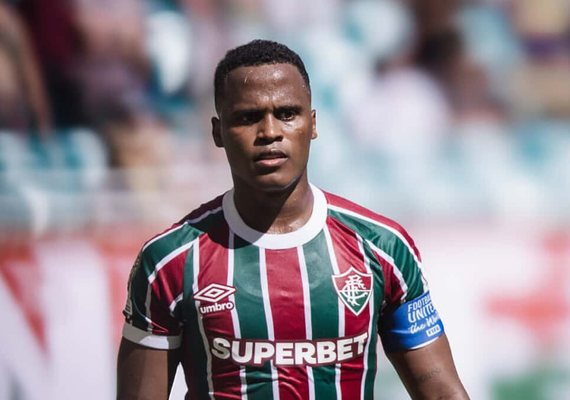 Arias vai às lágrimas e pede desculpas ao torcedor do Fluminense: 'Podia ter dado mais'