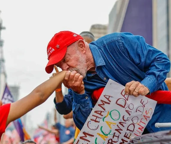 Lula defende eleição 'honesta' e diz não permitir 'empresário mal caráter e prefeito bandido'