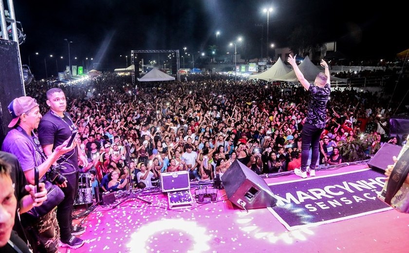 Milhares de pessoas festejam aniversário de Penedo