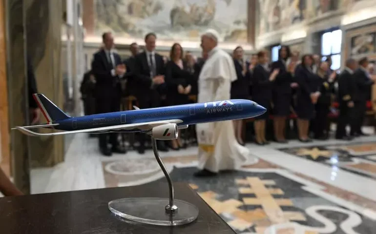 Papa alerta que 'desenvolvimento tecnológico a serviço da guerra é retrocesso'