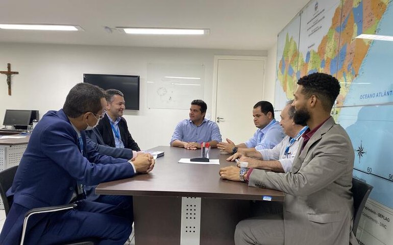 Secretário de Infraestrutura recebe representantes da Caixa para discutir convênios com o Estado