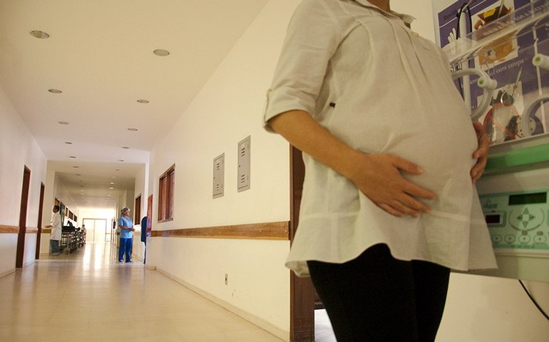 Sancionada lei que garante mais exames para gestantes no SUS