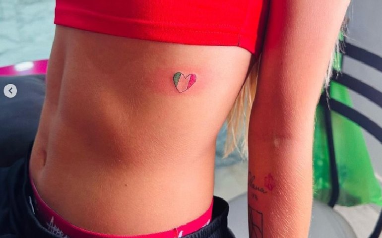 Key Alves mostra tatuagem em homenagem ao México e internautas apontam: 'bandeira da Itália'