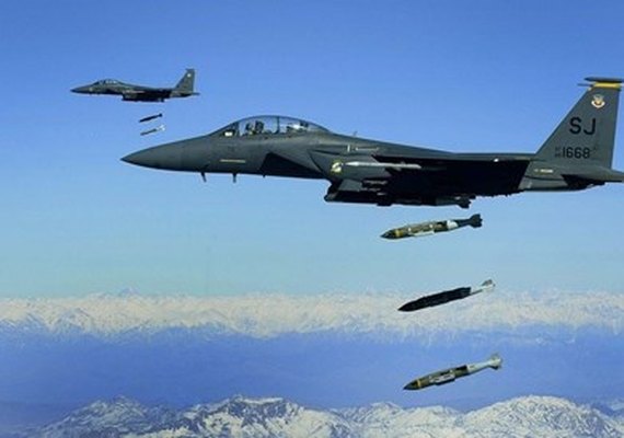 EUA e Reino Unido lançam ataques aéreos contra rebeldes Huthis no Iêmen