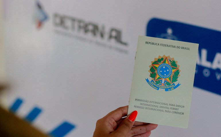 Detran Alagoas emitiu 434 Permissões Internacionais para Dirigir em 2023