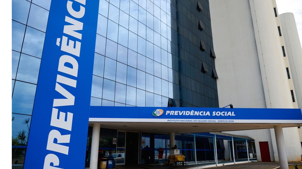Em três dias, 5.883 segurados do INSS foram orientados a enviar laudos médicos via internet, dispensando perícias