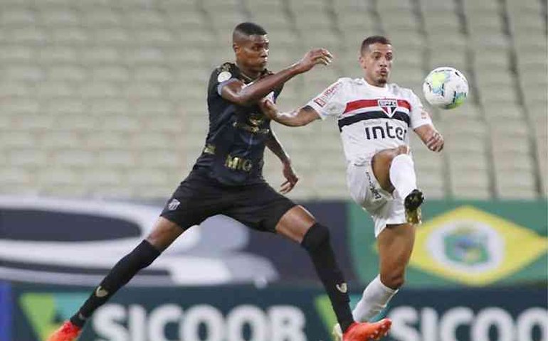 Em jogo com confusão do VAR, São Paulo empata com o Ceará no Castelão