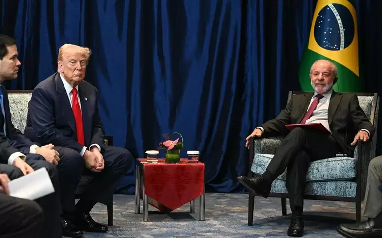 Lula diz que Trump virou 'amigo', mas cobra diálogo com Venezuela