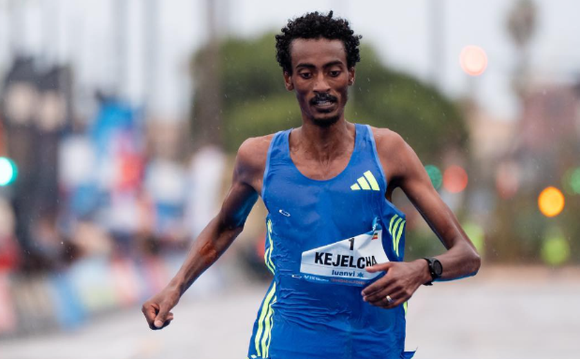 Etíope Yomif Kejelcha bate recorde mundial da meia maratona por um segundo em Valência