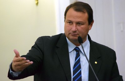 Dudu Hollanda destaca ação contra a comercialização de casas populares