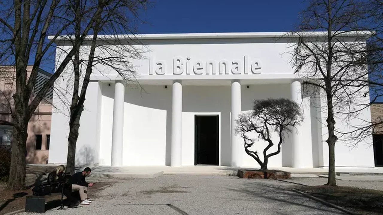 Bienal de Veneza abre 61ª edição ao público entre protestos e ecos do passado colonial