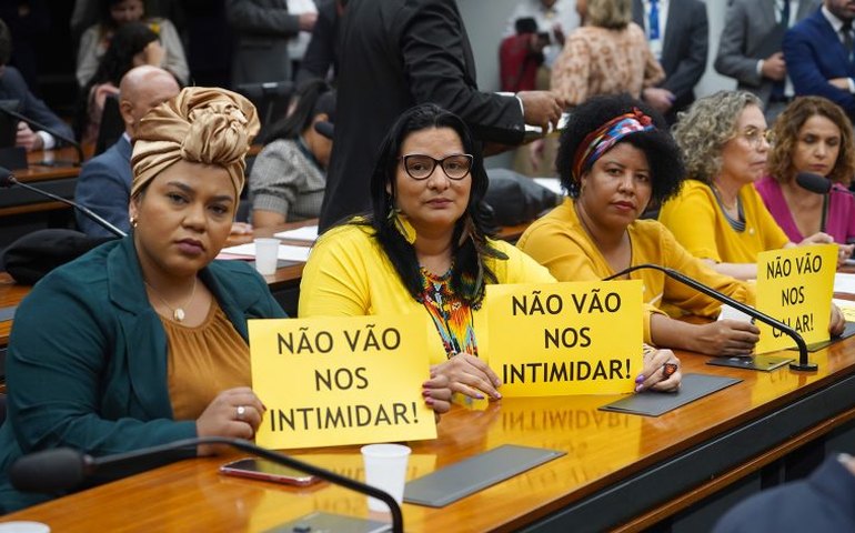 Conselho de Ética instaura processo contra seis deputadas do PT e do Psol