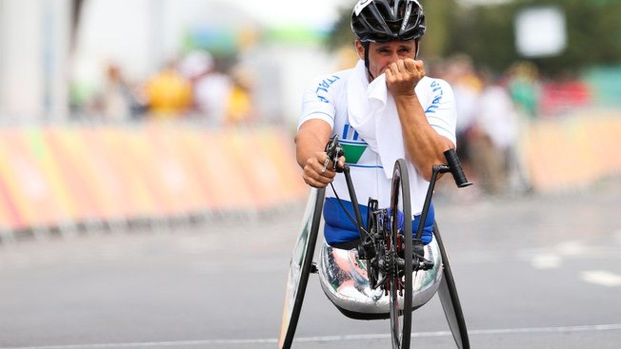 Zanardi sai do coma induzido e é transferido para centro de neuro-reabilitação