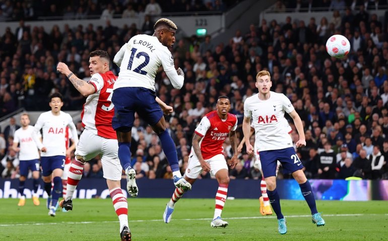 Lateral brasileiro novamente é destaque na imprensa inglesa e ajuda o Tottenham a atropelar o Arsenal