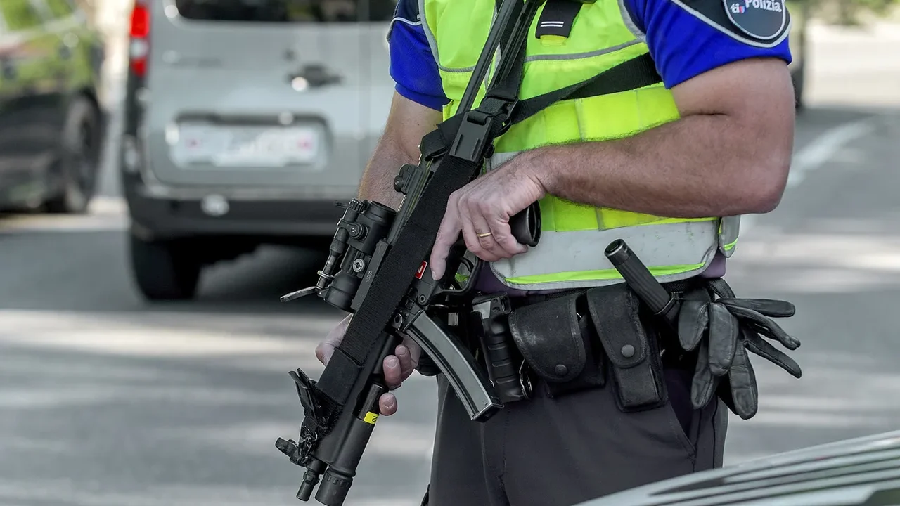 Polícia suíça investiga menino de 11 anos por postagens extremistas, diz jornal