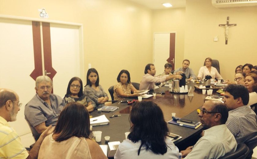 Arapiraca: Célia reúne secretários e anuncia aceleração de obras