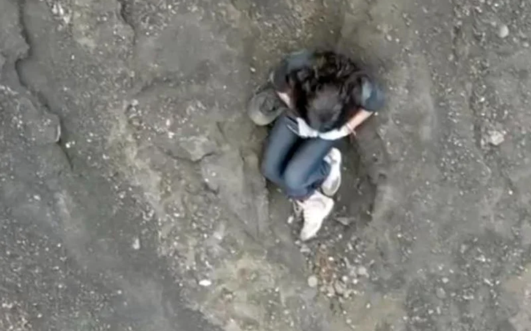 Vaquinha para alpinista que socorreu brasileira na Indonésia é retomada sem cobrança de taxa