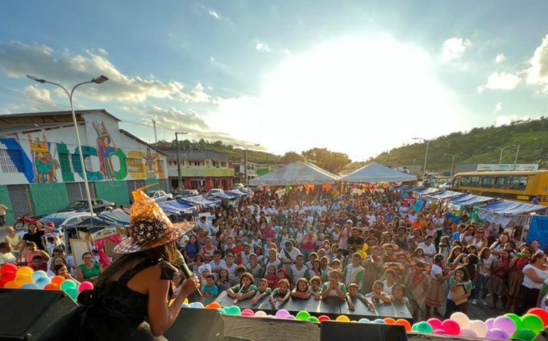 Alunos da Rede Municipal de Viçosa participam do Projeto Leitura na Praça