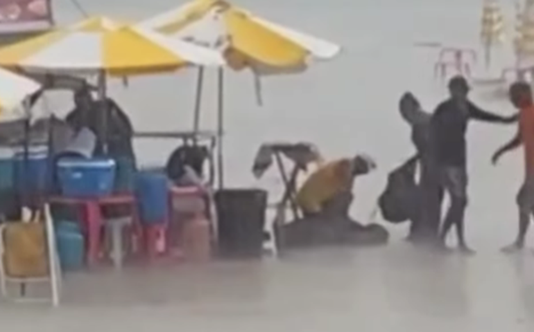 Mulheres são atingidas por raio em praia de SP