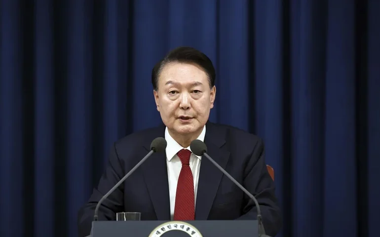 Escândalos da primeira-dama da Coreia do Sul ajudam a fomentar crise política do paíS