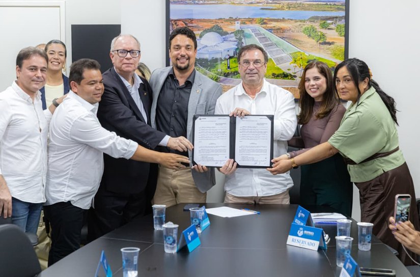 Com assinatura de novo decreto, prefeito Luciano Barbosa prioriza políticas públicas para população vulnerável