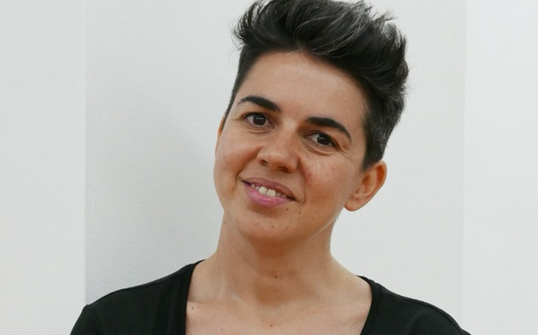 Olga de Dios, autora de 'Monstro Rosa', lança livro interativo e defende diversidade