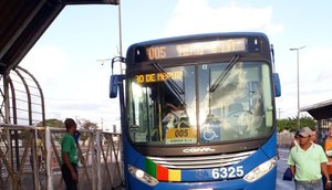 ônibus no terminal Mercado