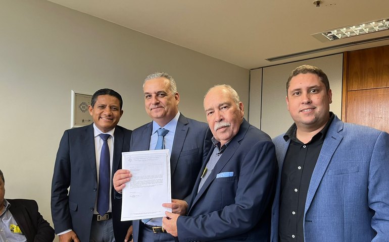 Provedor Pedro Gaia viaja à Brasília junto com Prefeito Júlio Cezar