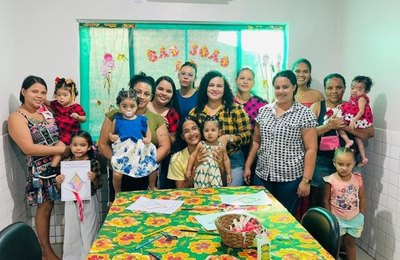 Programa Criança Feliz de Campo Alegre promove oficina de criação de balão junino