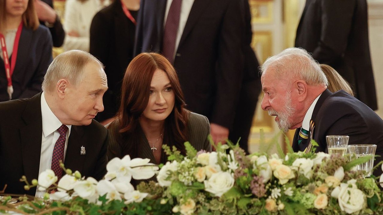 Na Rússia, Lula celebra 80 anos da vitória contra o nazismo