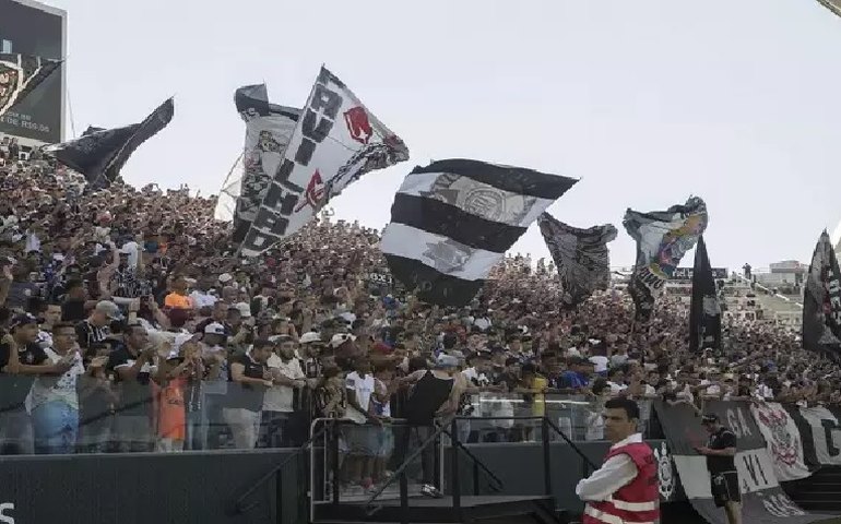 Corinthians tem ingresso com tíquete médio mais caro e Palmeiras lidera em sócios