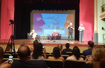 Servidores da Educação participam de palestras com escritores brasileiros