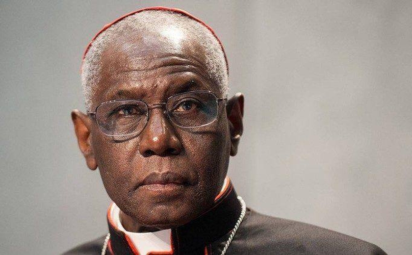 Cardeal da Guiné é aposta conservadora para primeiro papa negro